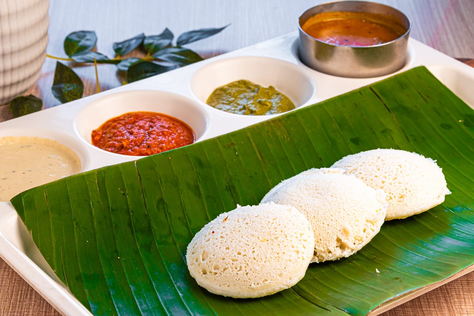 Idly With Sambar & Chutney